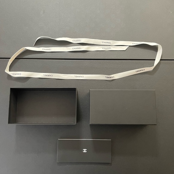 Chanel sunglasses box - Picture 2 of 2